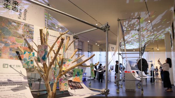 华盛通 试管和培养皿都成了展品？他们跨界协作共创“生成”与“城升”